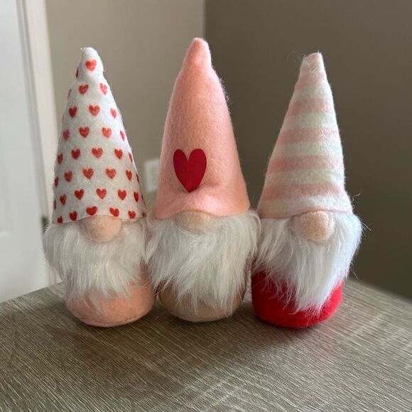 PREOWNED … Set Of 3 Fabric Gnome “Valentine” Figures - Picture 1 of 2